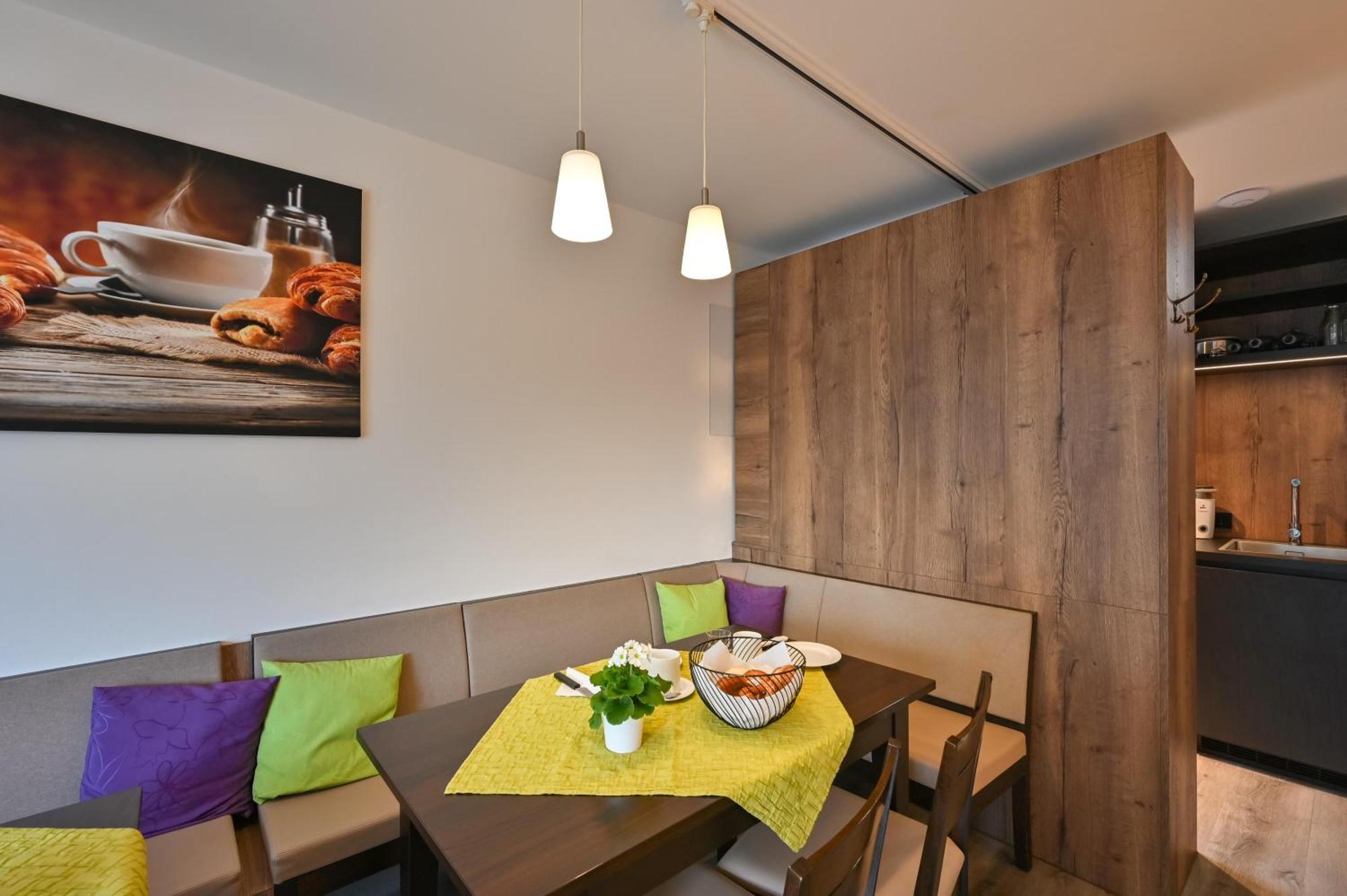 Hotel Gaestehaus Stock Zimmer Sahnehaeuble ฟรีดริชส์ฮาเฟน ภายนอก รูปภาพ