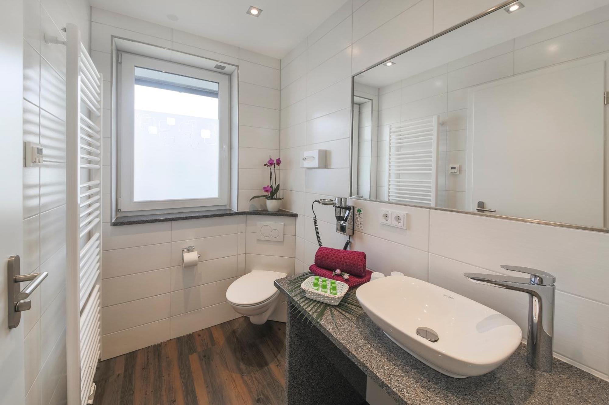 Hotel Gaestehaus Stock Zimmer Sahnehaeuble ฟรีดริชส์ฮาเฟน ภายนอก รูปภาพ
