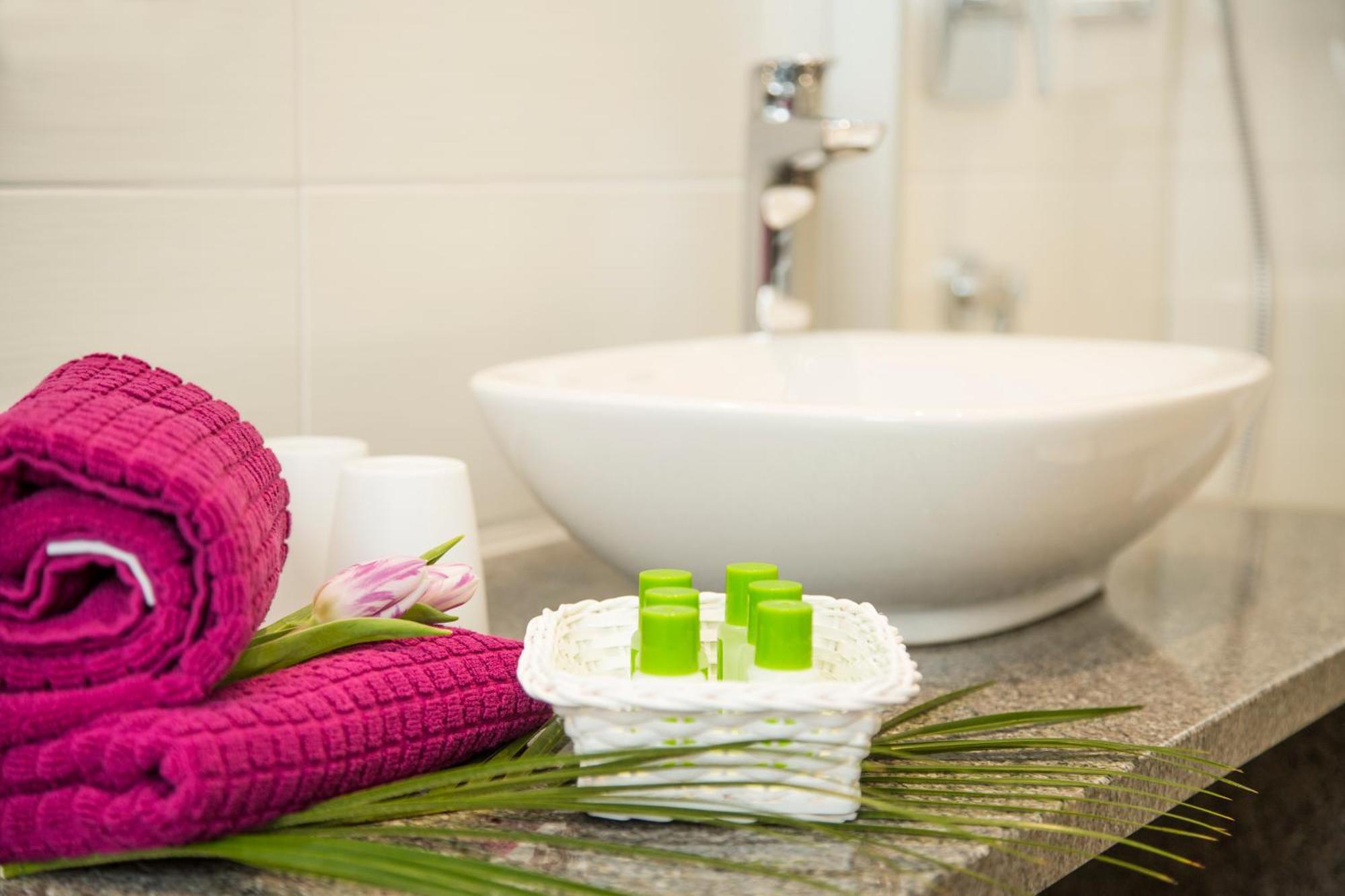 Hotel Gaestehaus Stock Zimmer Sahnehaeuble ฟรีดริชส์ฮาเฟน ภายนอก รูปภาพ